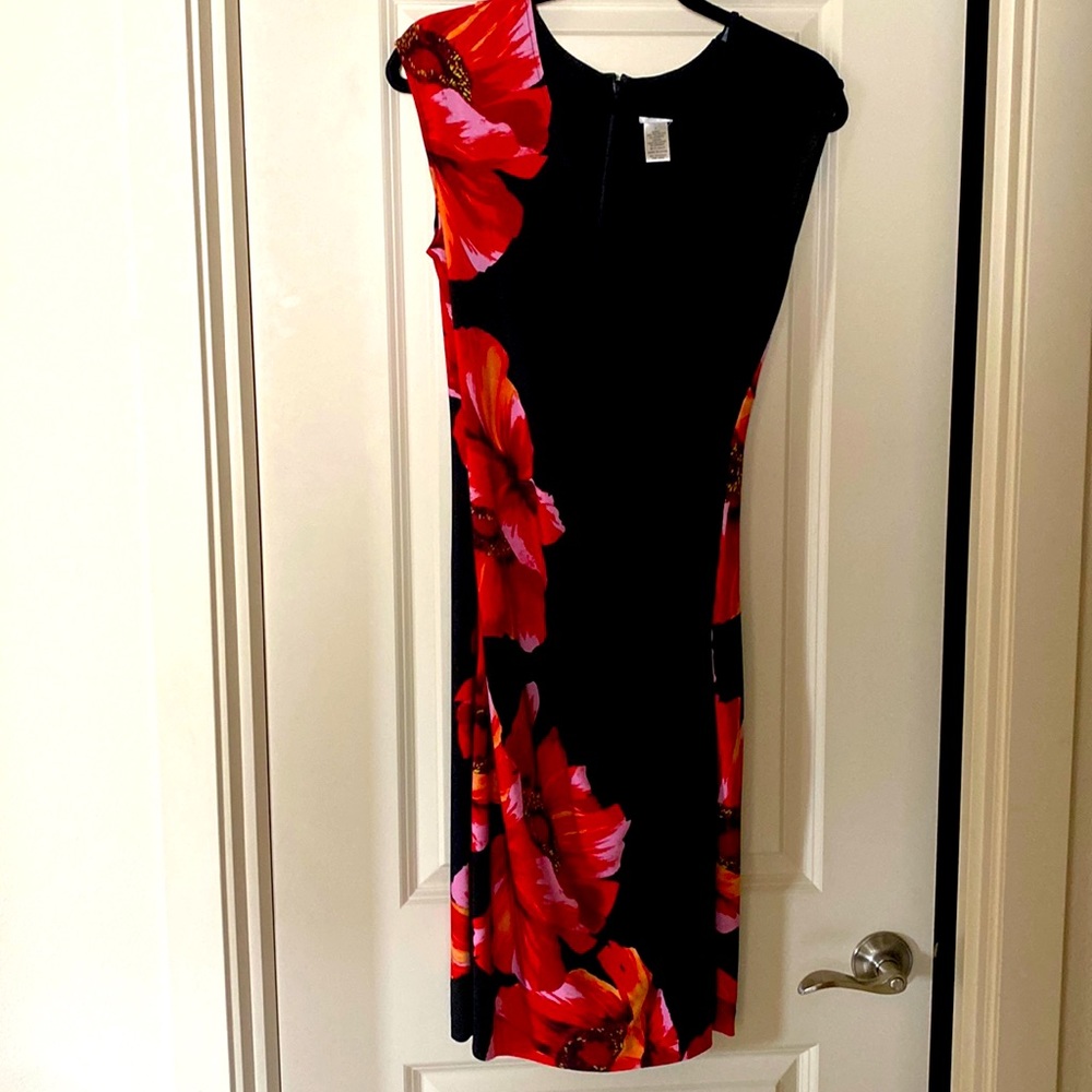 Cache fitted black dress with red flower print